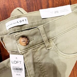 Loft high frayed high rise skinny cropped jeans in Size 6